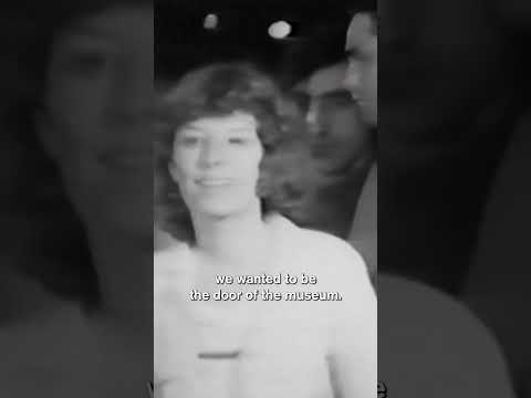 Marina Abramović | Imponderabilia