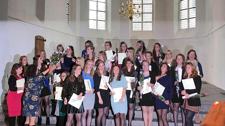 Diploma best sale uitreiking jurk