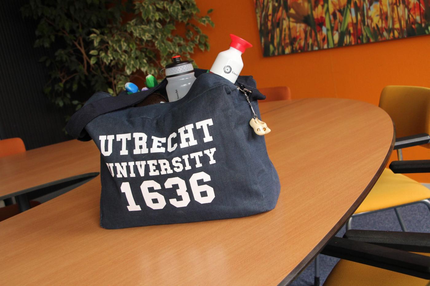 Which tote bag do you like best? - News - Utrecht University