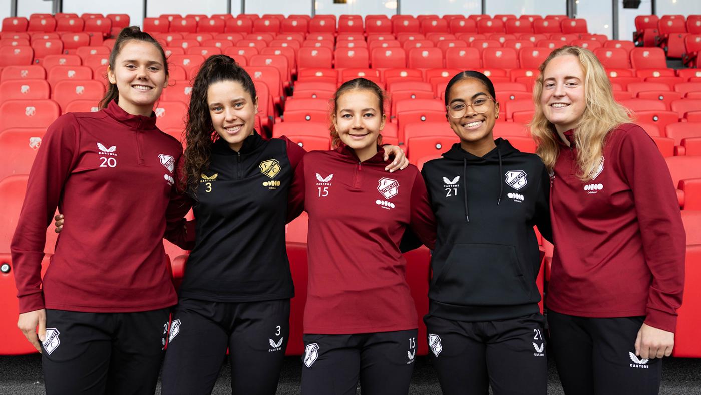 FC Utrecht Lotje, Julia, Lena, Joni en Amber. Foto: Tara van den Broek