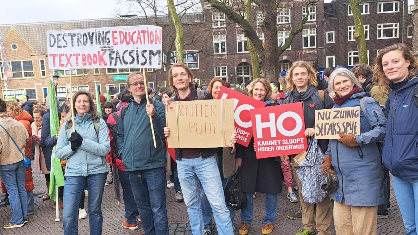 Estafettestaking Domplein bezuinigingen HO, foto DUB