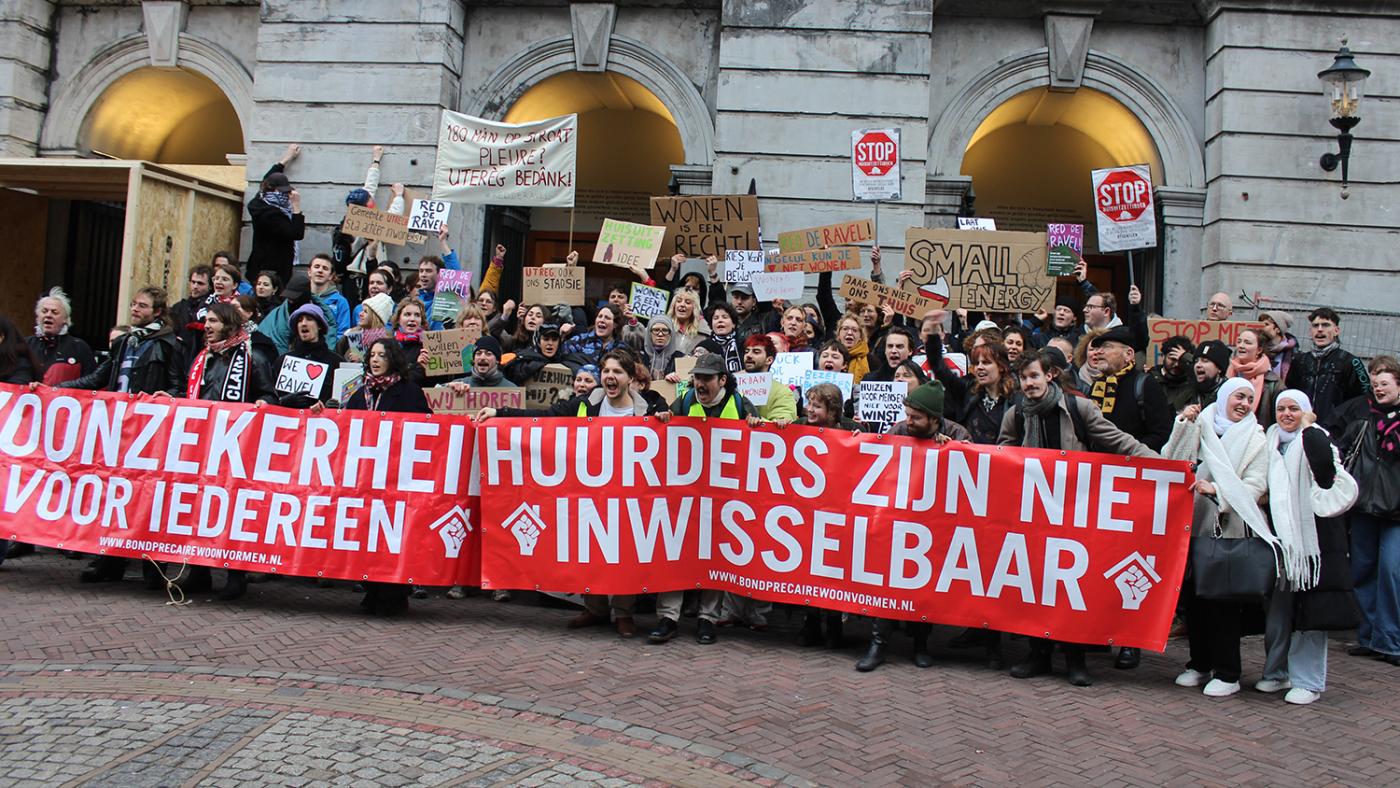 Ravellaan: Groepsfoto aan het einde van het protest. Foto: Koen van den Helder