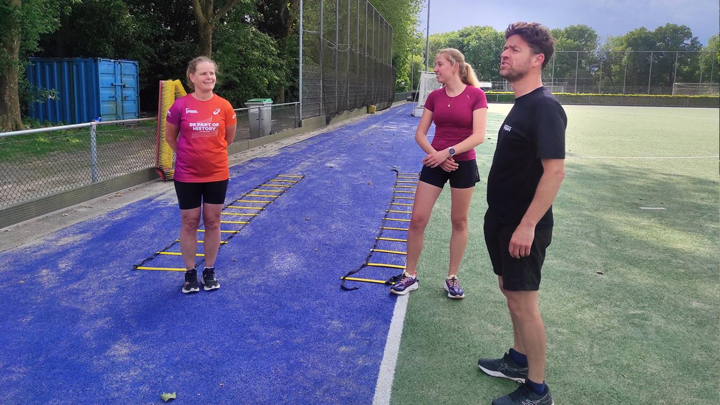 Kjeld, Hester en Noortje voor de training. Foto: Koen van den Helder