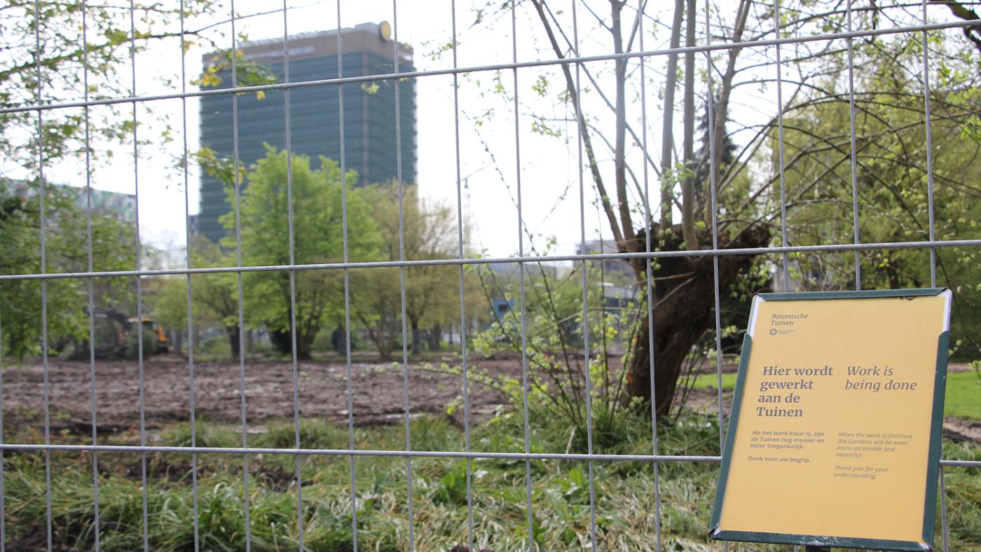 Werkzaamheden in de Botanische Tuinen, foto DUB