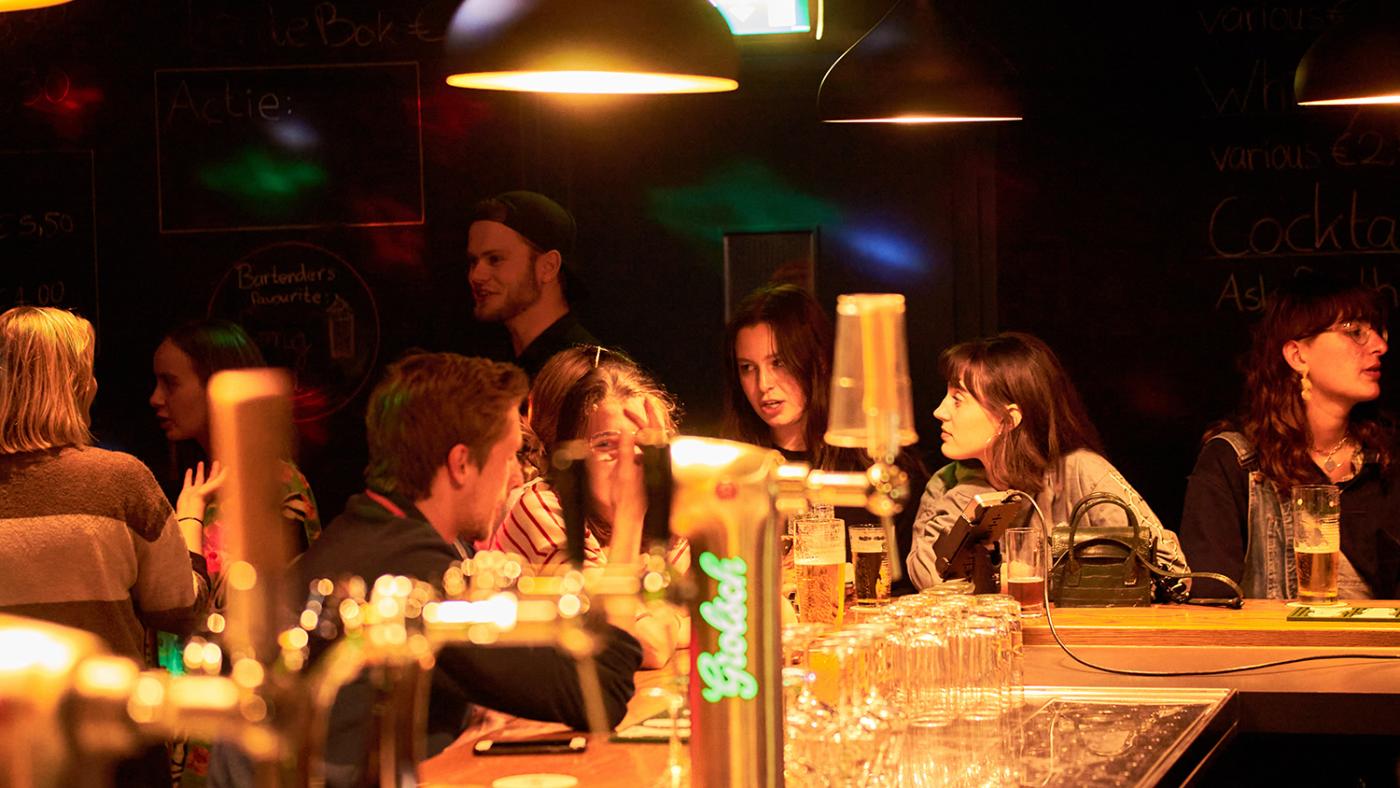 1 cambridgebar, foto bestuur cambridgebar 1 cambridgebar, foto bestuur cambridgebar