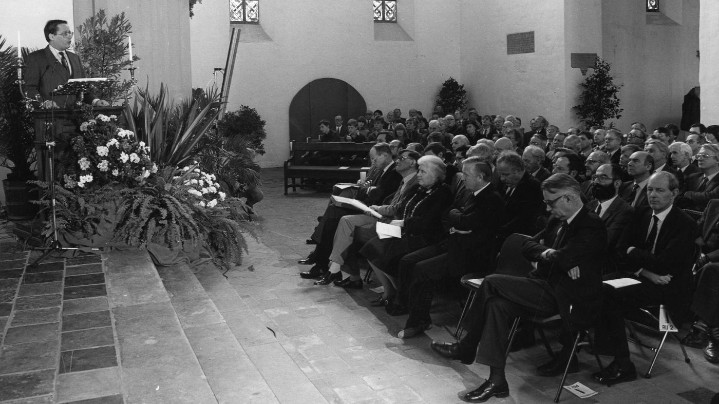 Minister Deetman Minister Deetman in de Janskerk