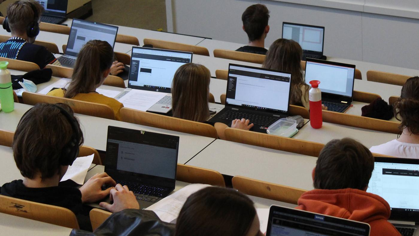 Eerste studiejaar: hoorcollege Foto: DUB Eerste studiejaar: hoorcollege Foto: DUB