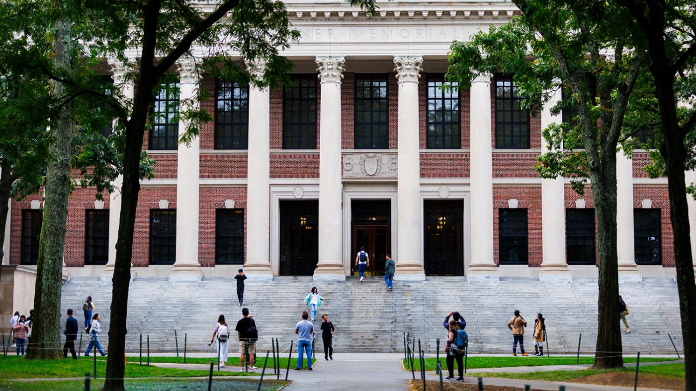 Harvard University credits StephanieMitchell en Harvard-University