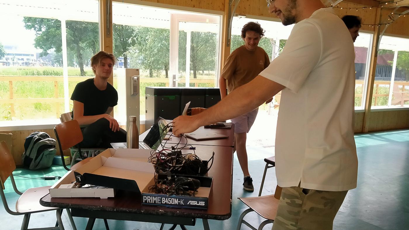 E-waste inzamelactie PPE-studenten, foto DUB