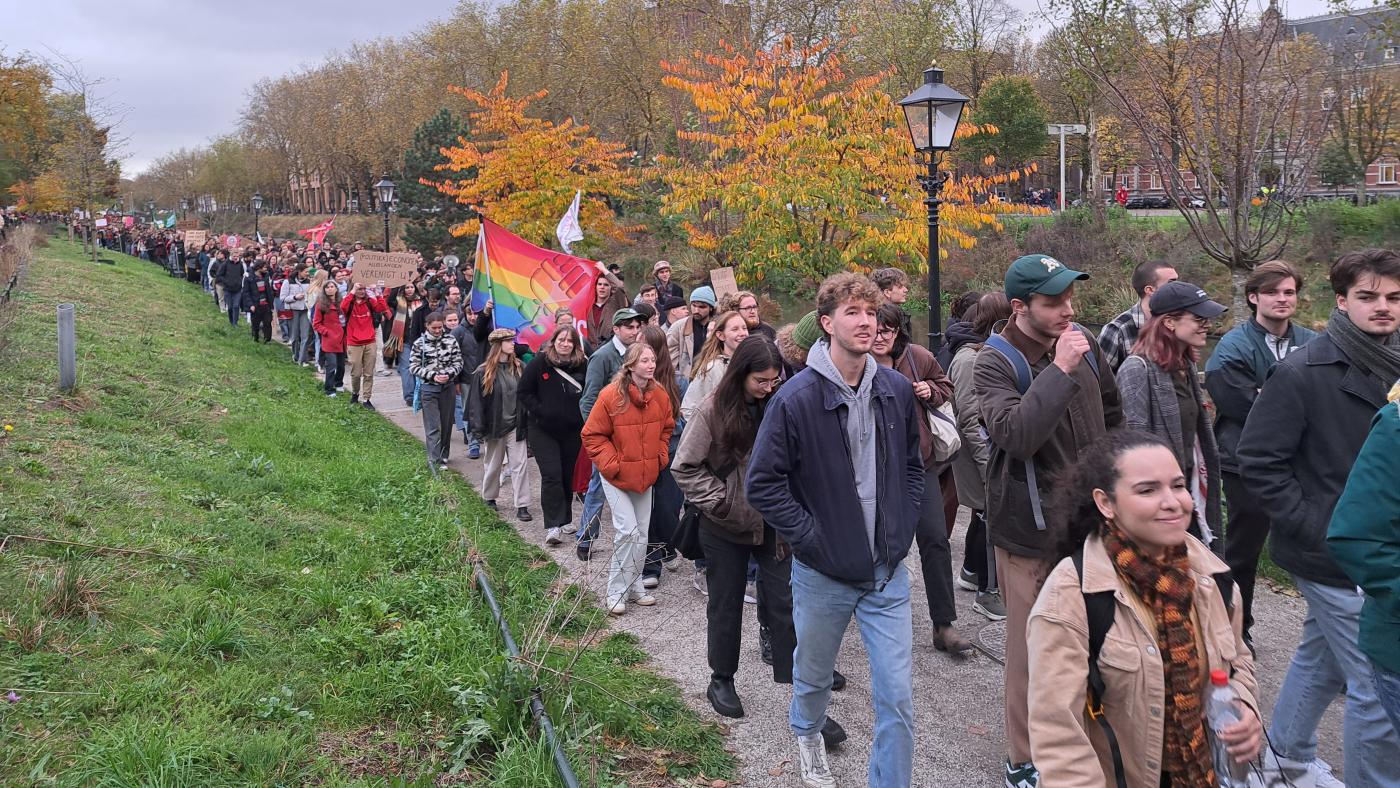 liveblog protest bezuinigingen foto DUB