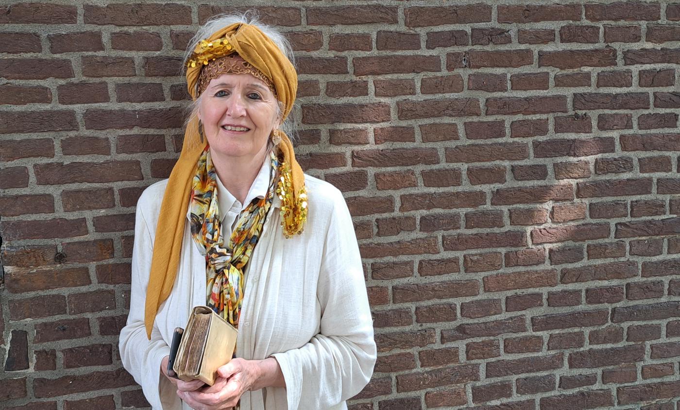 pieta van beek over anna maria van Schurman foto DUB