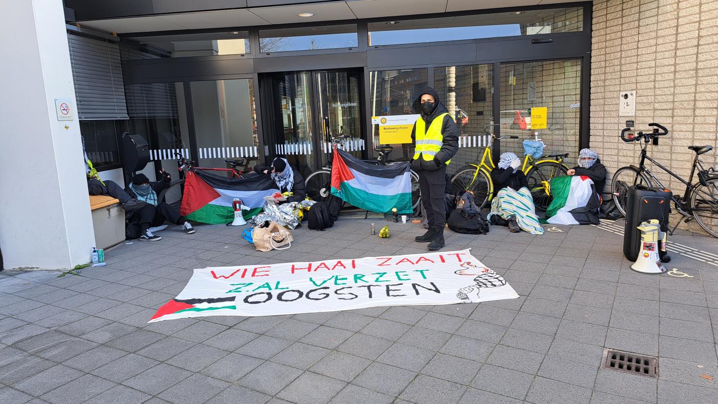 protest bestuursgebouw foto DUB