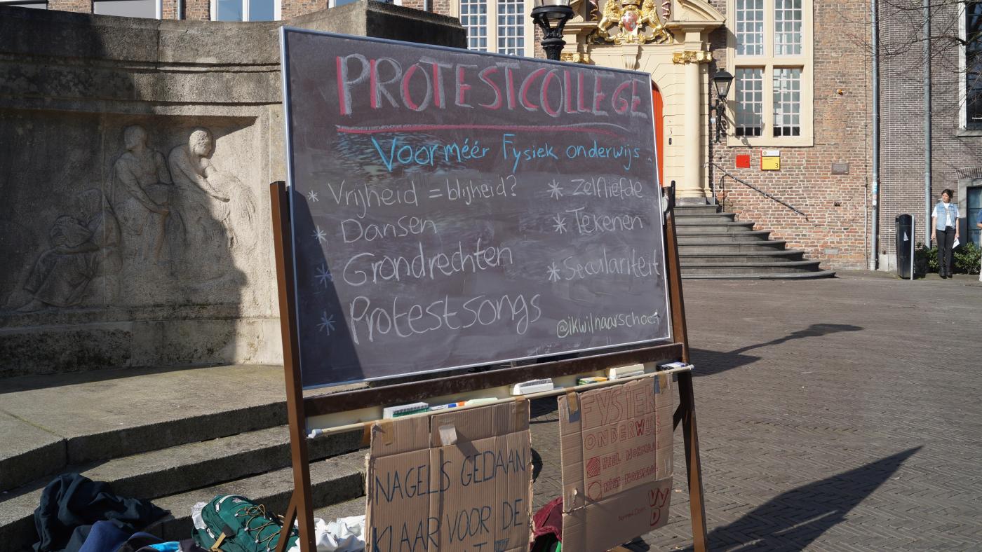 schoolbordprotestcollege foto DUB