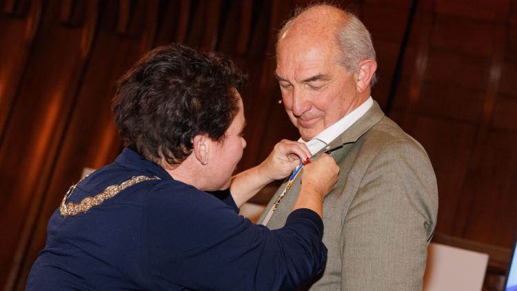 Koninklijke onderscheiding voor Anton Pijpers