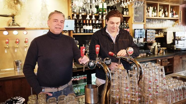 Café Dikke Dries Jos de Winter en zoon Julius Foto: Victor Smit