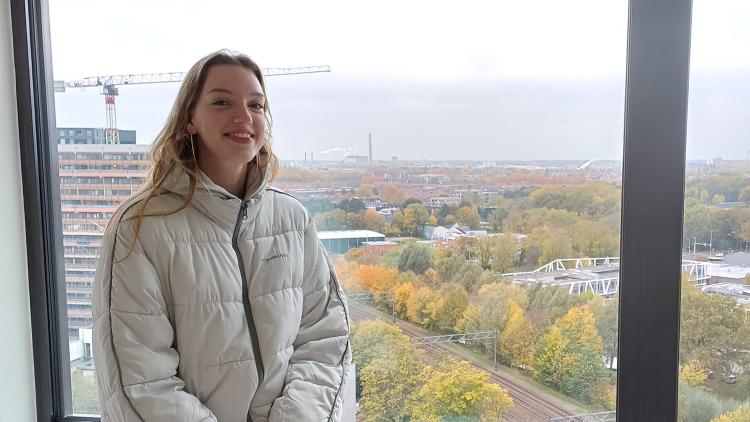 Myrthe in de nieuwe rode flat TWC, foto DUB