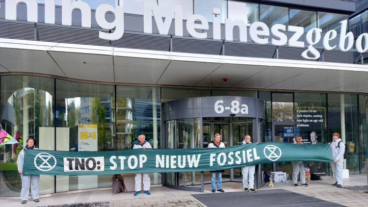 Blokkade voor Vening Meineszgebouw. Foto: DUB