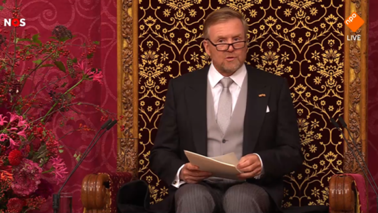 De koning leest de Troonrede voor