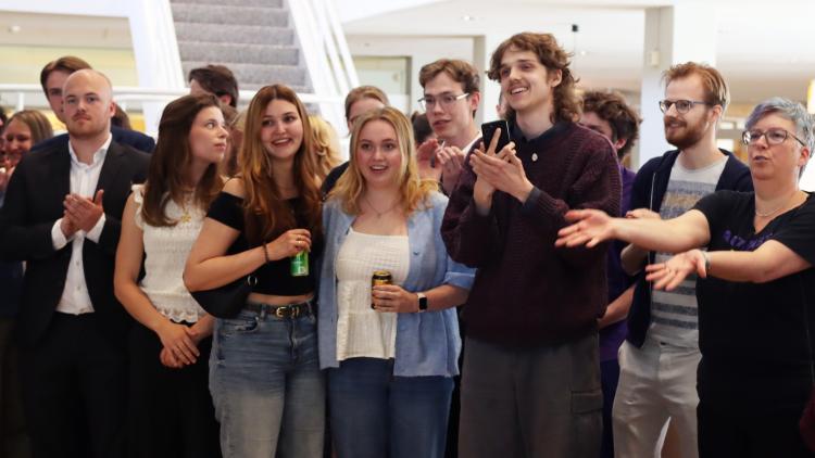 Verkiezingsuitslag Universiteitsraad. Foto: DUB