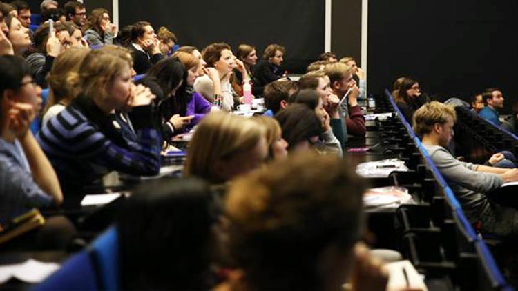 Eerste studiejaar: hoorcollege Foto: DUB