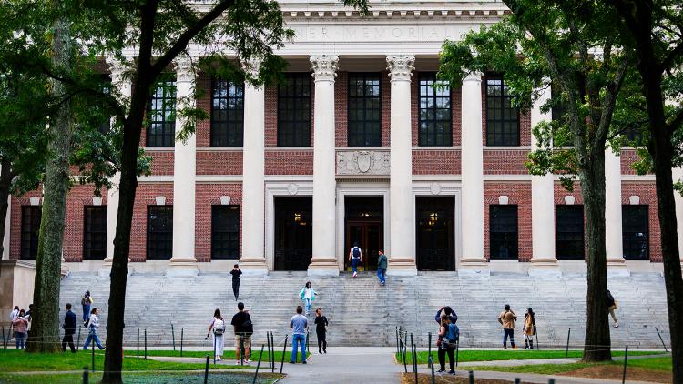 Harvard University credits StephanieMitchell en Harvard-University
