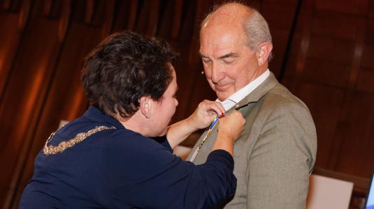 Koninklijke onderscheiding voor Anton Pijpers