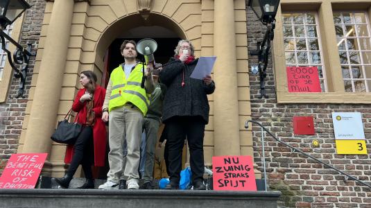 AoB spreekt demonstranten toe