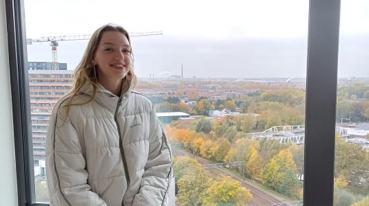 Myrthe in de nieuwe rode flat TWC, foto DUB