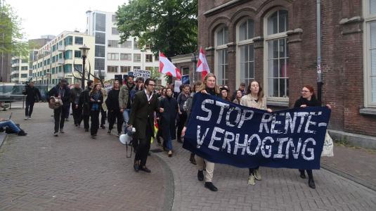 Demonstratie tegen renteverhoging in Amsterdam