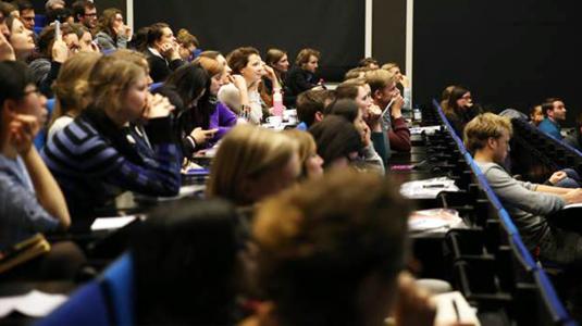 Eerste studiejaar: hoorcollege Foto: DUB