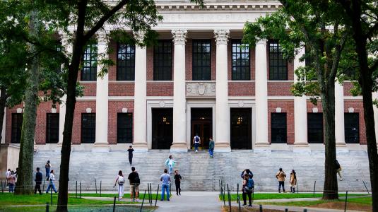 Harvard University credits StephanieMitchell en Harvard-University