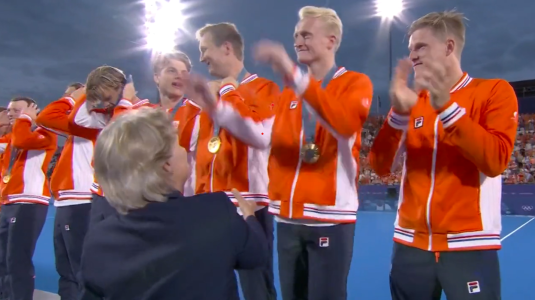 medaille uitreiking hockey, schermafbeelding Eurosport