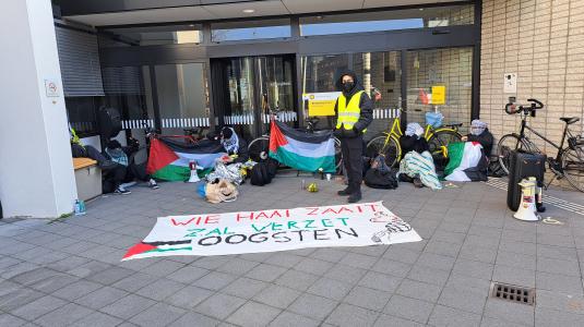 protest bestuursgebouw foto DUB